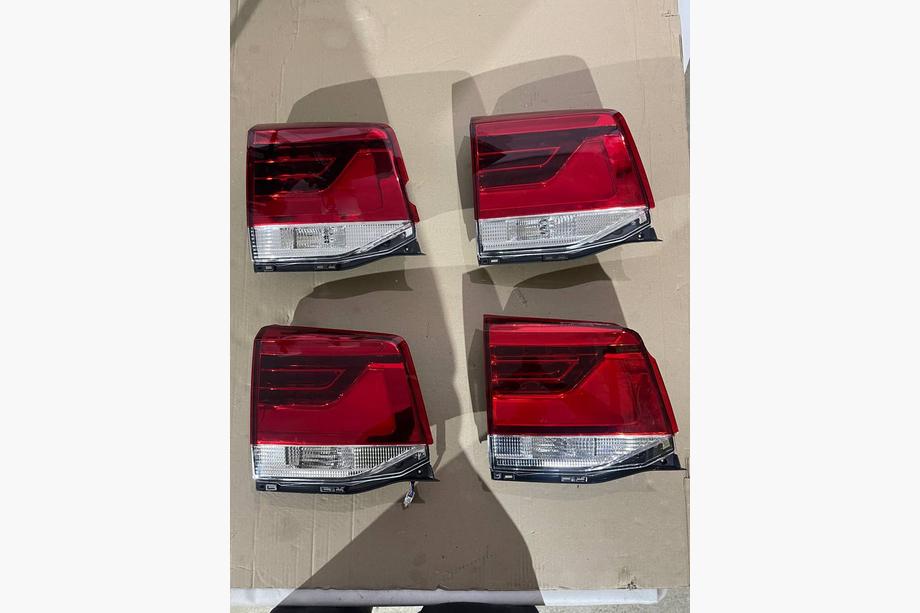 Toyota Land Cruiser 200 2007–2021 Výpredaj Zadné ľavé vnútorné svetlo 2016-2021 (OEM štandard) (na veko batožinového priestoru) (prasknuté) Image