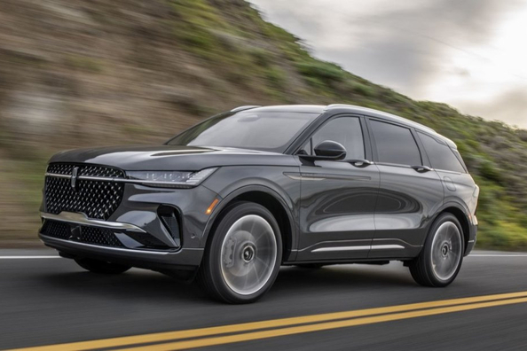Test Lincoln Nautilus 2025: luxus a technológie v strednej triede