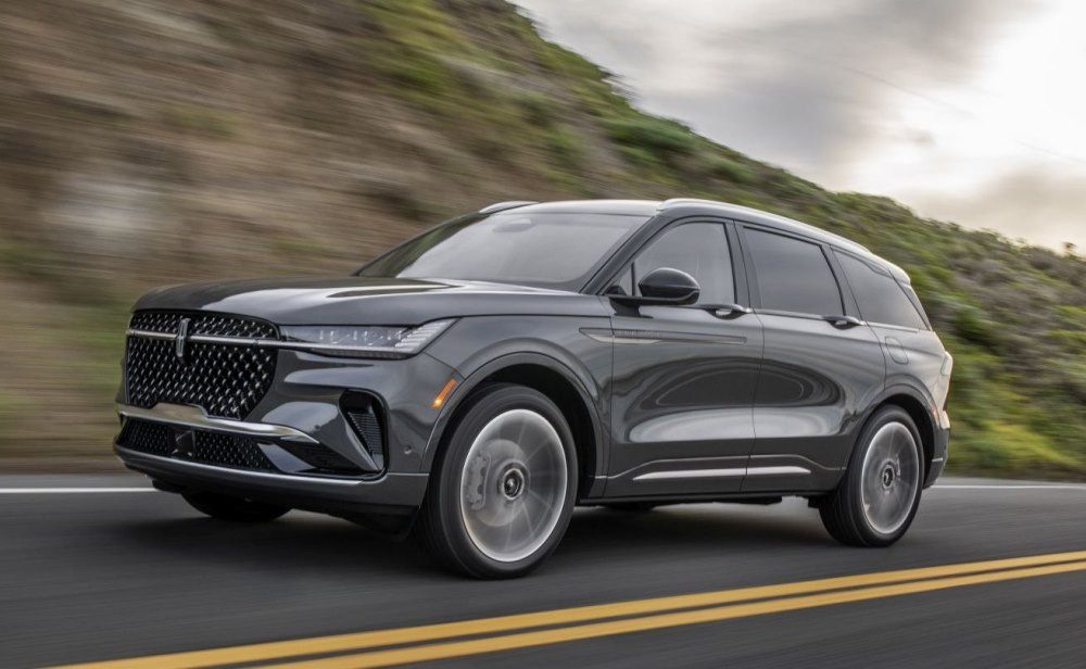 Test Lincoln Nautilus 2025: luxus a technológie v strednej triede