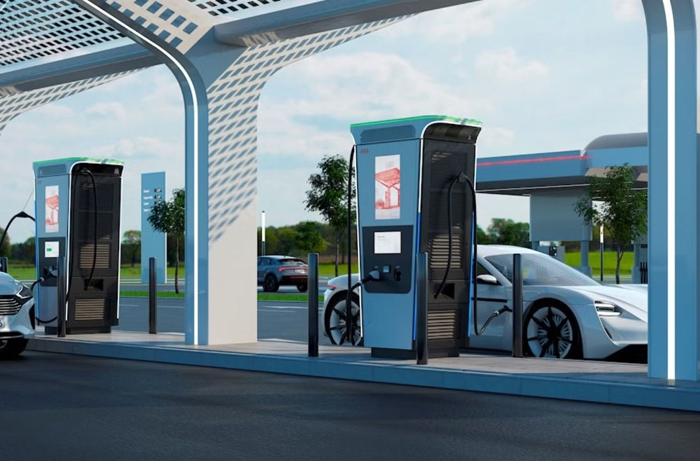 Ako nabiť elektromobil na čerpacej stanici: kompletný sprievodca
