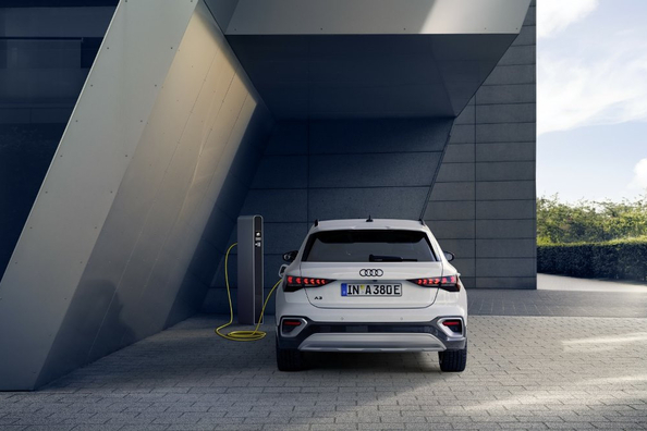 Audi A3 allstreet Plug-in Hybrid: efektívny kompaktný crossover Fotografia 3