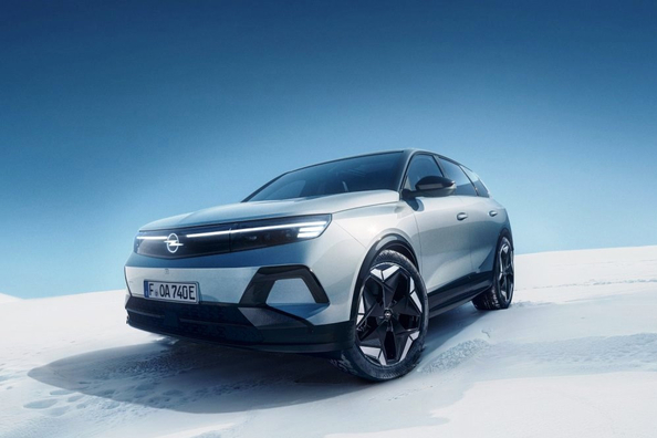 Prehľad moderného elektrického crossoveru Opel Grandland Electric