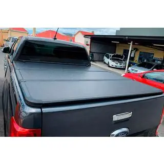 3-dielny kryt korby (2015-2020) Toyota Hilux 2015– fotografia 1