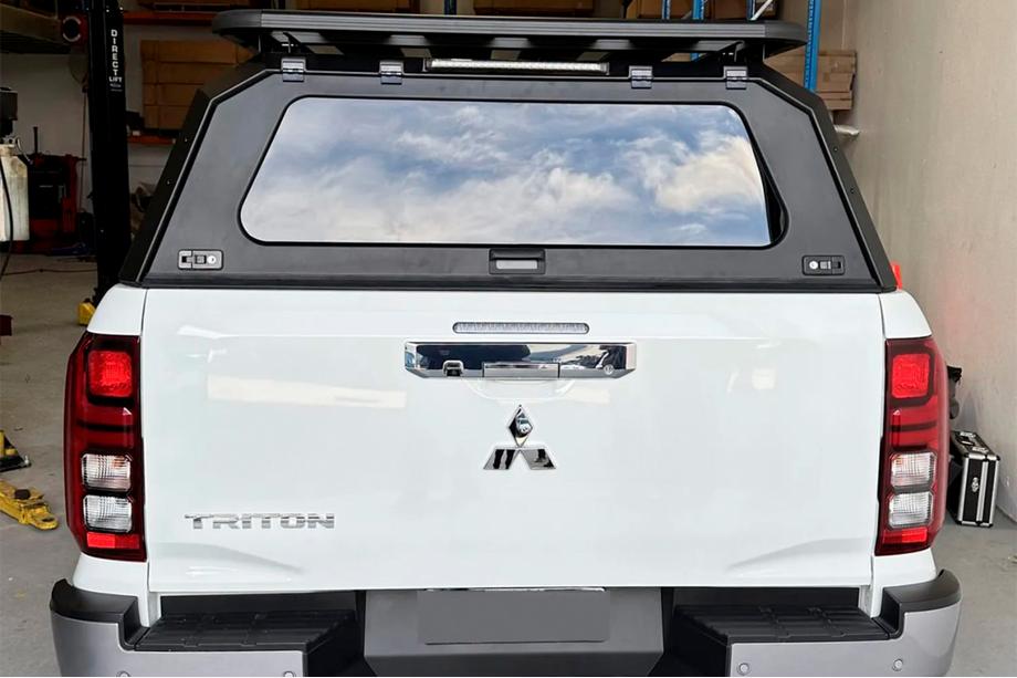 Mitsubishi L200 2024– Hliníkový hardtop na korbu s oknami Fotografia 6