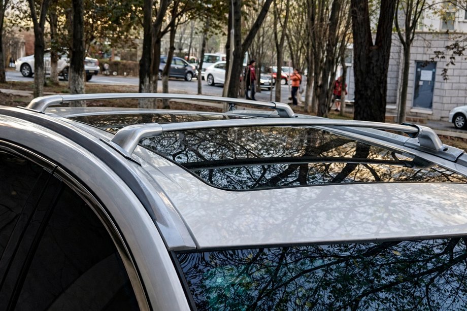 Nissan Murano 2014– Strešný nosič (priečniky) na štandardné strešné lyžiny OEM (2014-2018, 2 ks) Image