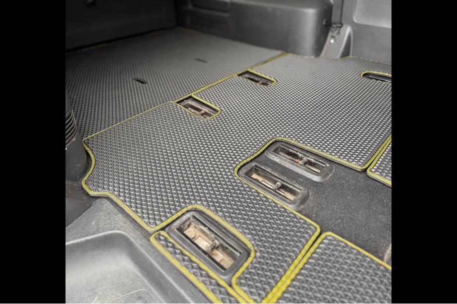Volkswagen T5 2010–2015 EVA rohože (krátky rázvor, kompletný interiér, čierne) Fotografia 4