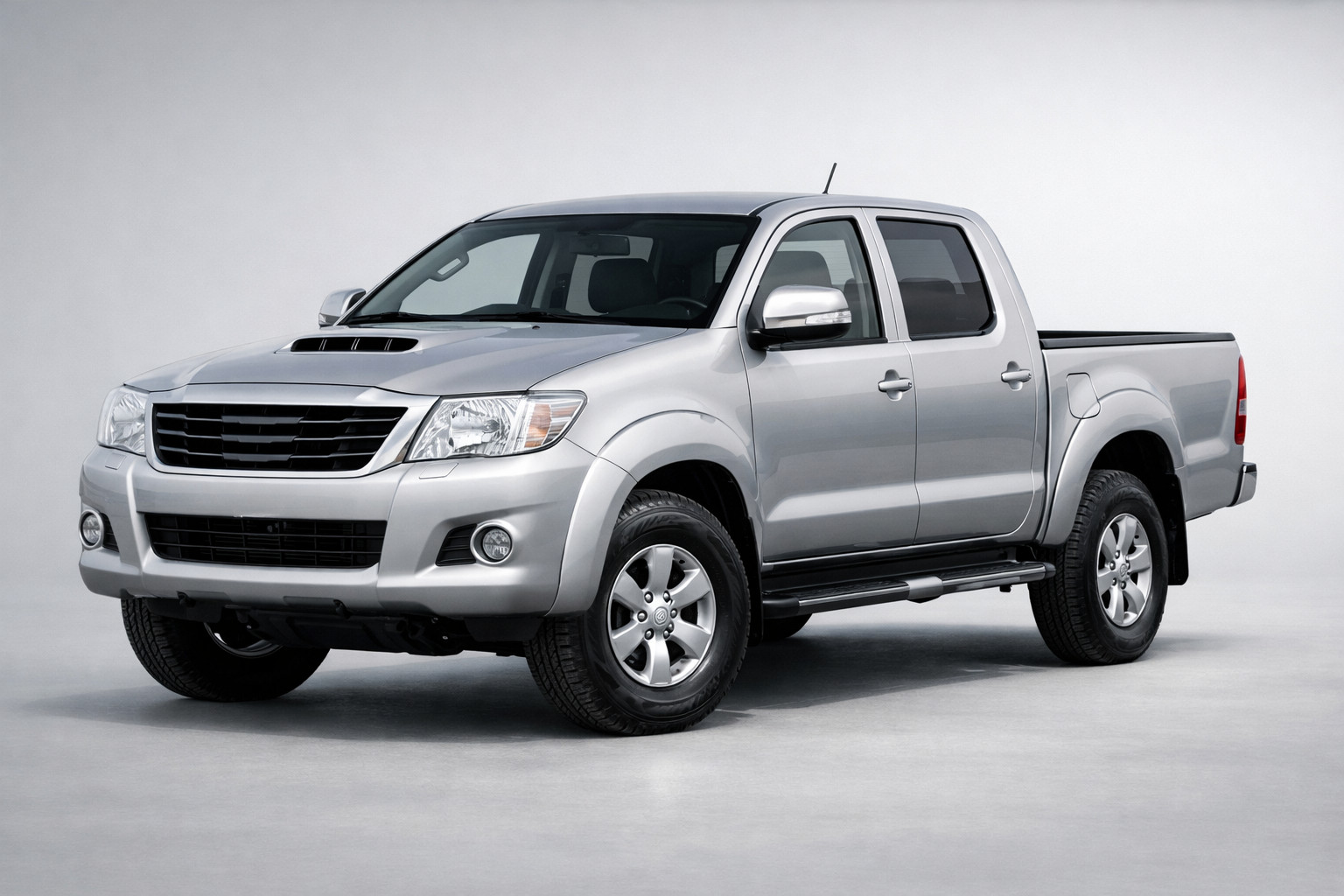 Toyota Hilux 2006-2015: pracovný pick-up alebo už zastaraný?