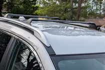 Nissan X-trail T32/Rogue 2014–2021 Strešný nosič (priečniky) na OEM strešné lyžiny (2 ks) fotografia 1