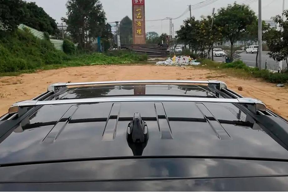 Toyota Land Cruiser 200 2007–2021 Strešný nosič (priečniky) na OEM strešné lyžiny (2 ks) Sivá Fotografia 7