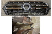 Toyota Land Cruiser 200 2007–2021 Zľava maska chladiča 2016-2021 (dizajn 2021) fotografia 3