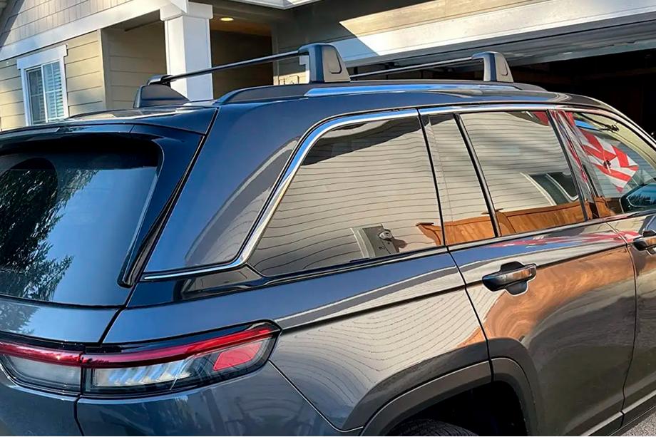 Jeep Grand Cherokee WL 2021– Strešný nosič (priečniky) na integrované lyžiny OEM (2 ks) Čierna Image