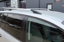 Volkswagen Touran 2010–2015 Chrómové strešné lyžiny fotografia 3