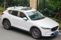 Mazda CX-5 2017–2025 Strešný nosič (priečniky) na integrované lyžiny OEM (2 ks) Čierna fotografia 2