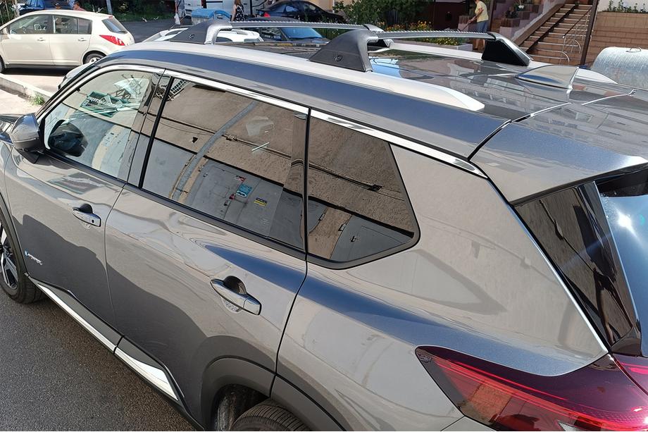 Nissan X-trail T33/Rogue 2022– Strešný nosič (priečniky) na integrované lyžiny OEM (2 ks) Čierna Image