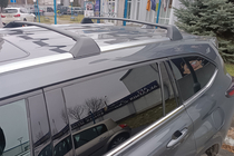 Toyota Highlander 2019– Strešný nosič (priečniky) na integrované lyžiny OEM (2 ks) Čierna fotografia 1