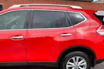Nissan X-trail T32/Rogue 2014–2021 OEM strešné lyžiny (2 ks) fotografia 1