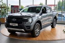 Ford Ranger 2022– Sivé OEM strešné pozdĺžne nosiče (hliník) fotografia 2