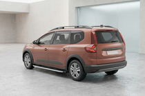 Dacia Jogger 2022– Bočné nášľapy Fullmond (2 ks, hliník) fotografia 1