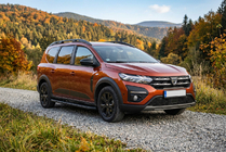 Dacia Jogger 2022– Bočné prahy Tayga Black (2 ks, hliník) fotografia 1