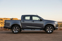 Isuzu D-Max 2019– Mevsim Grey bočné nášľapy (2 ks, hliník) fotografia 1