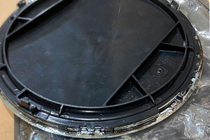 Mercedes GL/GLS trieda X166 2012–2019 II. trieda: Predný emblém pod sklom, chrómový rámik a0008880111 (pre GLS) fotografia 3