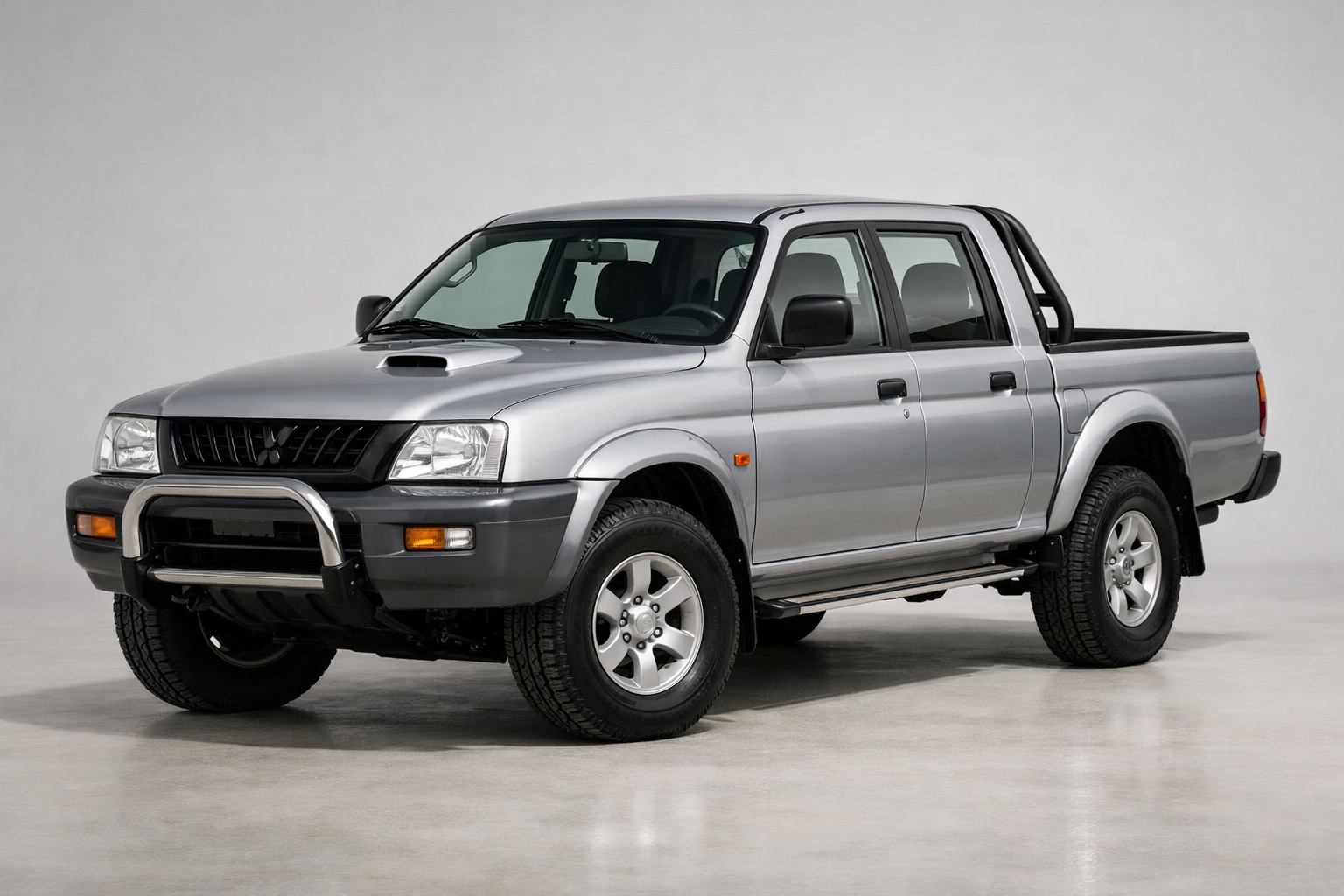 Mitsubishi L200 1996–2006: prehľad pickupu starej školy bez pozlátka