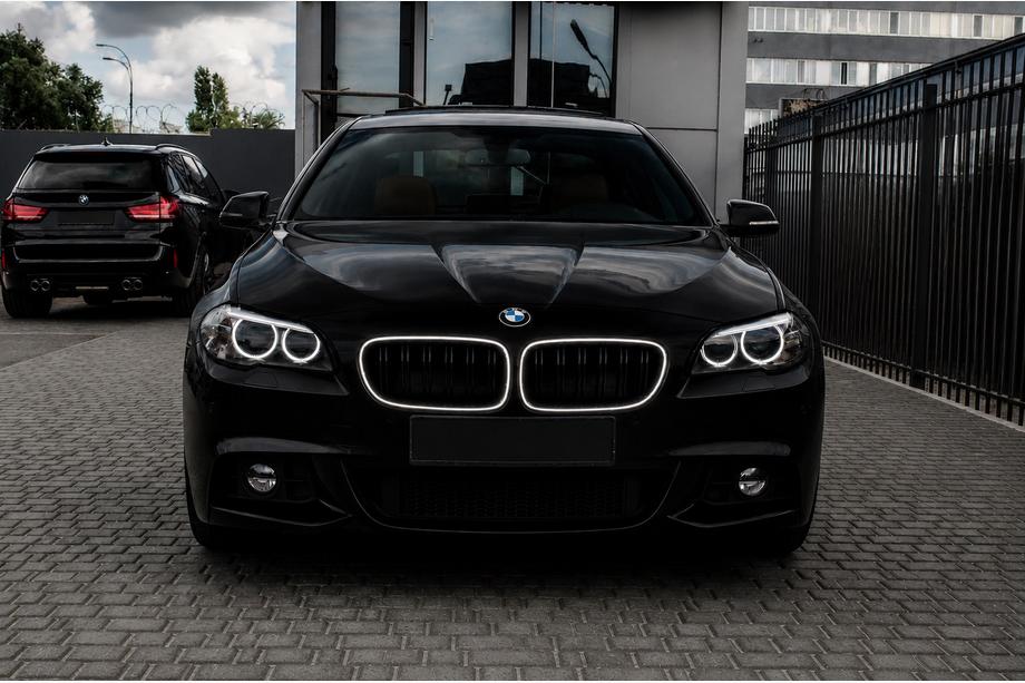 BMW 5. rad F10/F11 2010–2016 BMW obličkové mriežky M-look LED (čierny lesk) Image