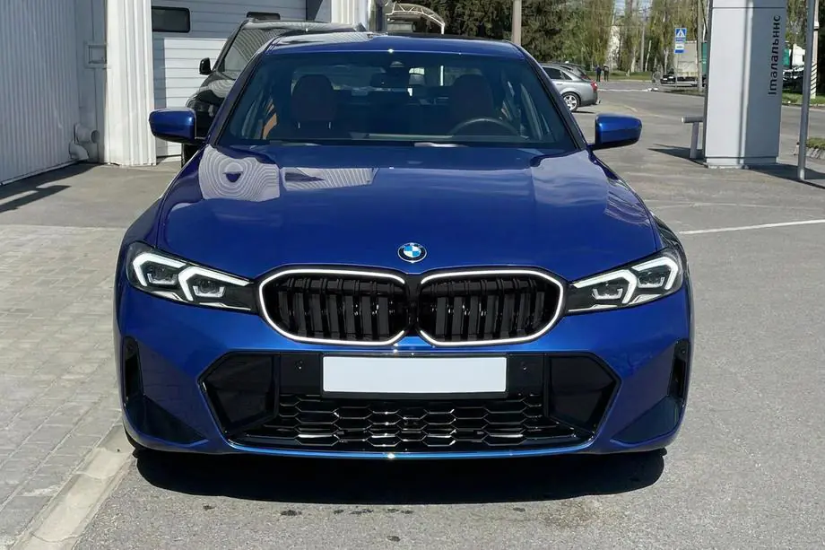 BMW 3. rad G20/G21 2018– Ľadvinky 1-Bar LED (2022+, lesklá čierna) Image