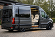 Ako postaviť Mercedes Sprinter W907/W910 pre VIP pasažierku bez lacného lesku fotografia 1