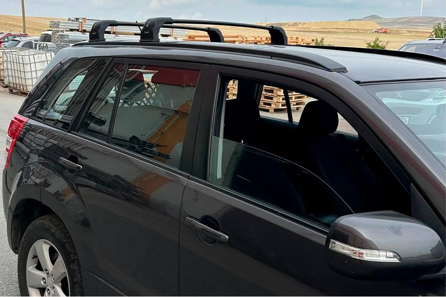 Suzuki Grand Vitara 2005–2017 Strešný nosič (priečniky) do originálnych upevňovacích bodov Ecem V3 (2 ks) Čierna, 110 cm Fotografia 3