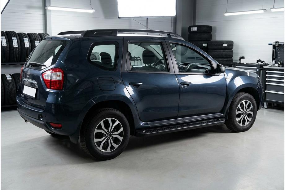 Nissan Terrano 2014– Bočné nášľapy Allmond Black (2 ks, hliník) Image
