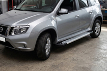 Nissan Terrano 2014– Bočné nášľapy Vision New Grey (2 ks, hliník) fotografia 1