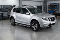 Nissan Terrano 2014– Bočné prahy Maydos V1 (2 ks, hliník/nerez) fotografia 1
