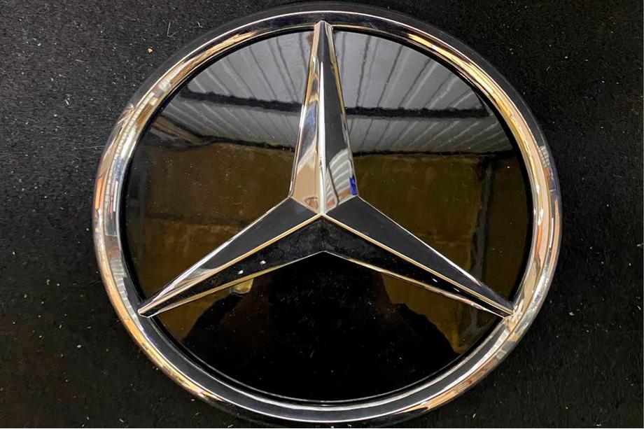 Mercedes ML W164 2005–2011 II. trieda Predný emblém s lesklým krytom (18,4 cm) Fotografia 3