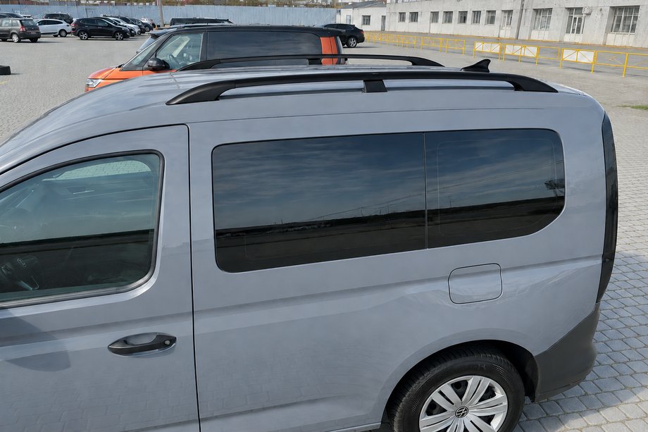 Ford Connect 2021– Čierne strešné lyžiny (turecký dizajn) Image