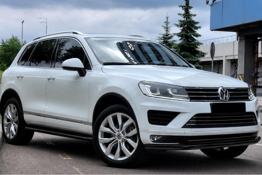 Volkswagen Touareg 2010–2018 Predný ochranný rám ST014 Black (nerezová oceľ) Image