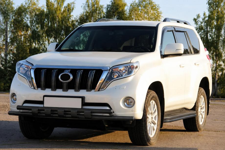 Toyota Land Cruiser Prado 150 2009–2023 Predný ochranný rám ST015 Black (nerez) Fotografia 2