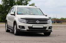 Volkswagen Tiguan 2007–2016 Predná ochrana ST016 Black (nerez) fotografia 2