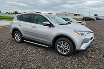 Toyota Rav 4 2019–2025 Sivé OEM strešné pozdĺžne nosiče (hliník) fotografia 2