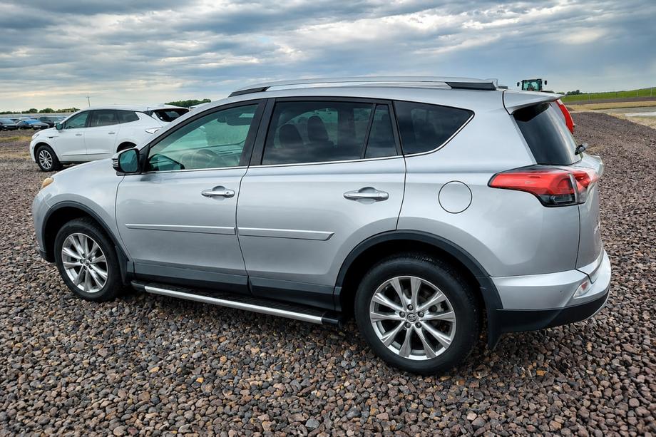 Toyota Rav 4 2019–2025 Sivé OEM strešné pozdĺžne nosiče (hliník) Image