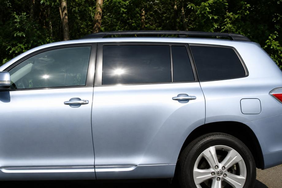 Toyota Highlander 2008–2013 Strešné lyžiny čierne OEM (hliník) Fotografia 1