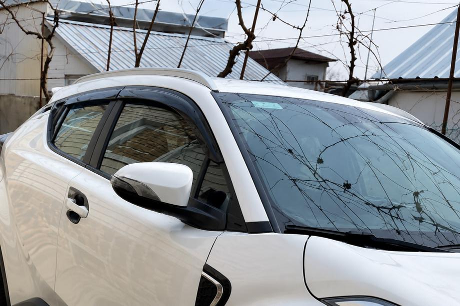 Toyota C-HR 2016–2023 Integrované strešné lyžiny sivé OEM (ABS plast, montáž lepením) Image