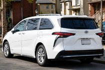 Toyota Sienna 2020– Integrované strešné lyžiny sivé OEM (hliník) fotografia 3