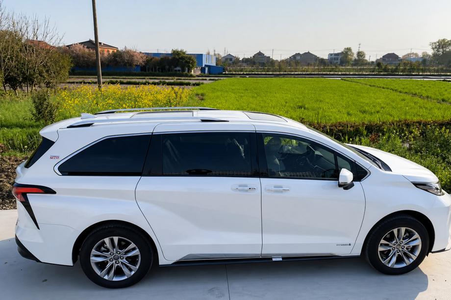 Toyota Sienna 2020– Integrované strešné lyžiny sivé OEM (hliník) Image