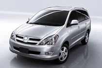 Toyota Innova 2015– Integrované strešné lyžiny sivé OEM (hliník) fotografia 1