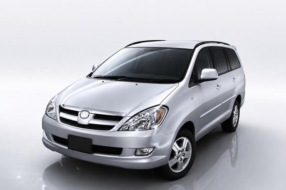 Toyota Innova 2015– Integrované strešné lyžiny čierne OEM (hliník) Image