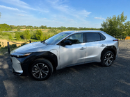 Toyota bZ4X 2022– Integrované strešné lyžiny sivé OEM (hliník) fotografia 1