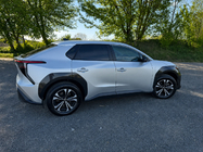 Toyota bZ4X 2022– Integrované strešné lyžiny sivé OEM (hliník) fotografia 2