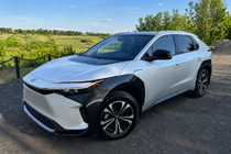 Toyota bZ4X 2022– Integrované strešné lyžiny sivé OEM (hliník) fotografia 3
