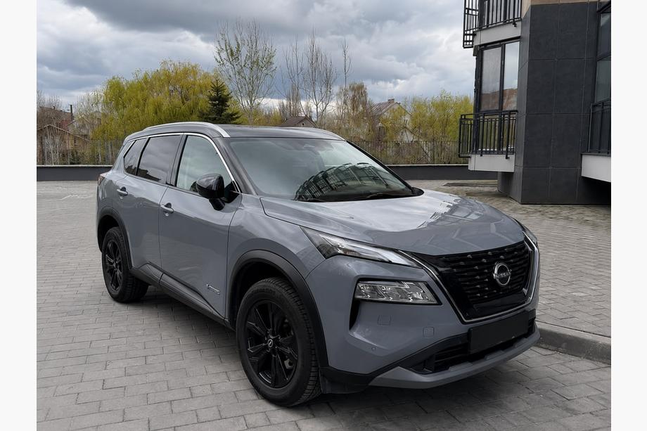 Nissan X-trail T33/Rogue 2022– Integrované strešné lyžiny sivé OEM (ABS plast) Image